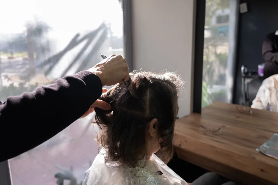 Tóc nhuộm nâu khói